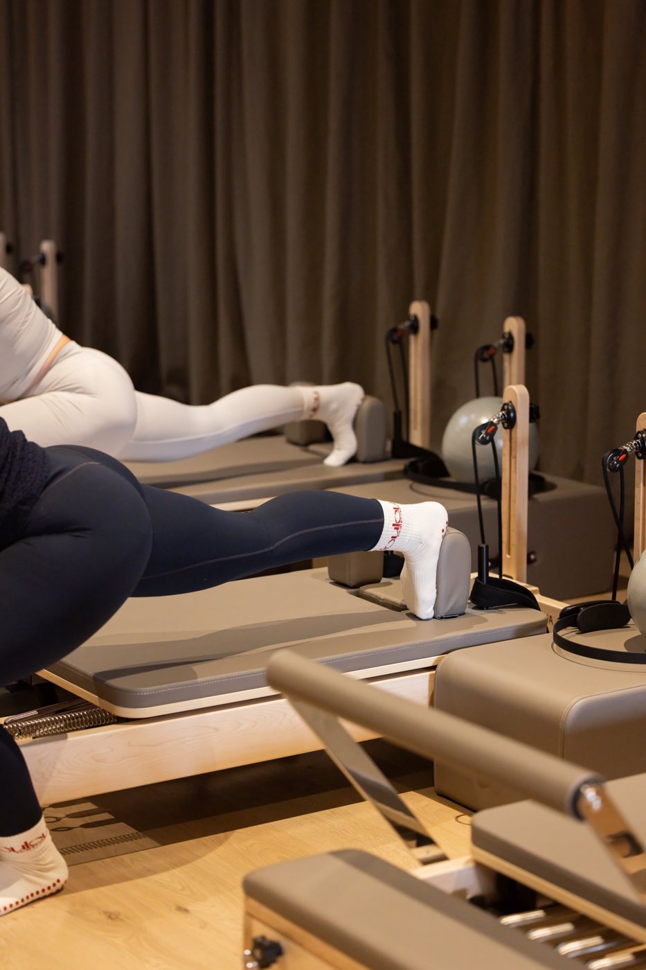Benenwerk op de reformer tijdens Reformer Sculpt